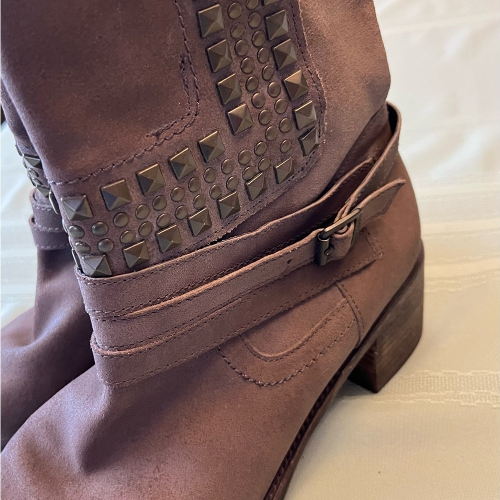 VINCE CAMUTOStudded Brown Women's Boots SIZE 39  IN USA 8.5 / 9